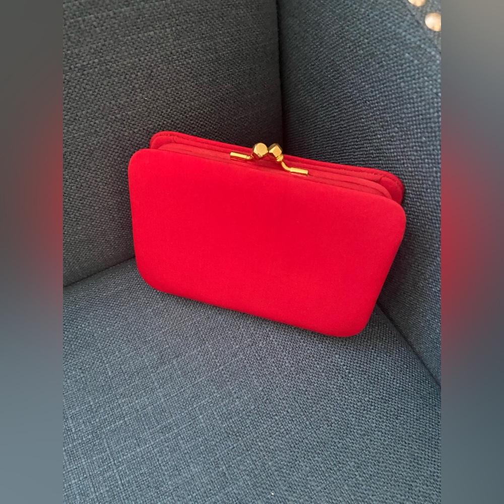 Vintage Elegant Red Clutch/ Crossbody Bag Gold Tone Hardware - Picture 13 of 16